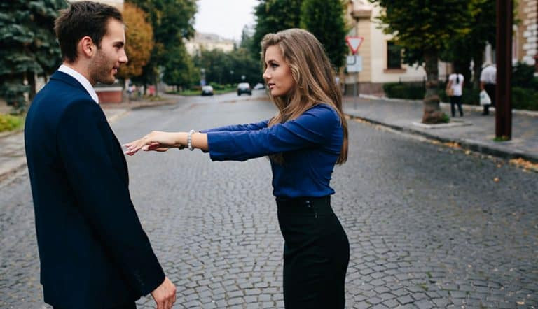 为什么女生不喜欢我？25个残酷真相告诉你她不喜欢你的原因