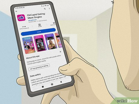 Seek out other sapiosexuals via intellectual events and activities.