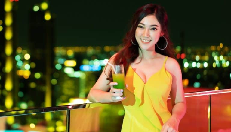 27个简单技巧与秘诀，教你如何在酒吧搭讪女生，即使你很害羞